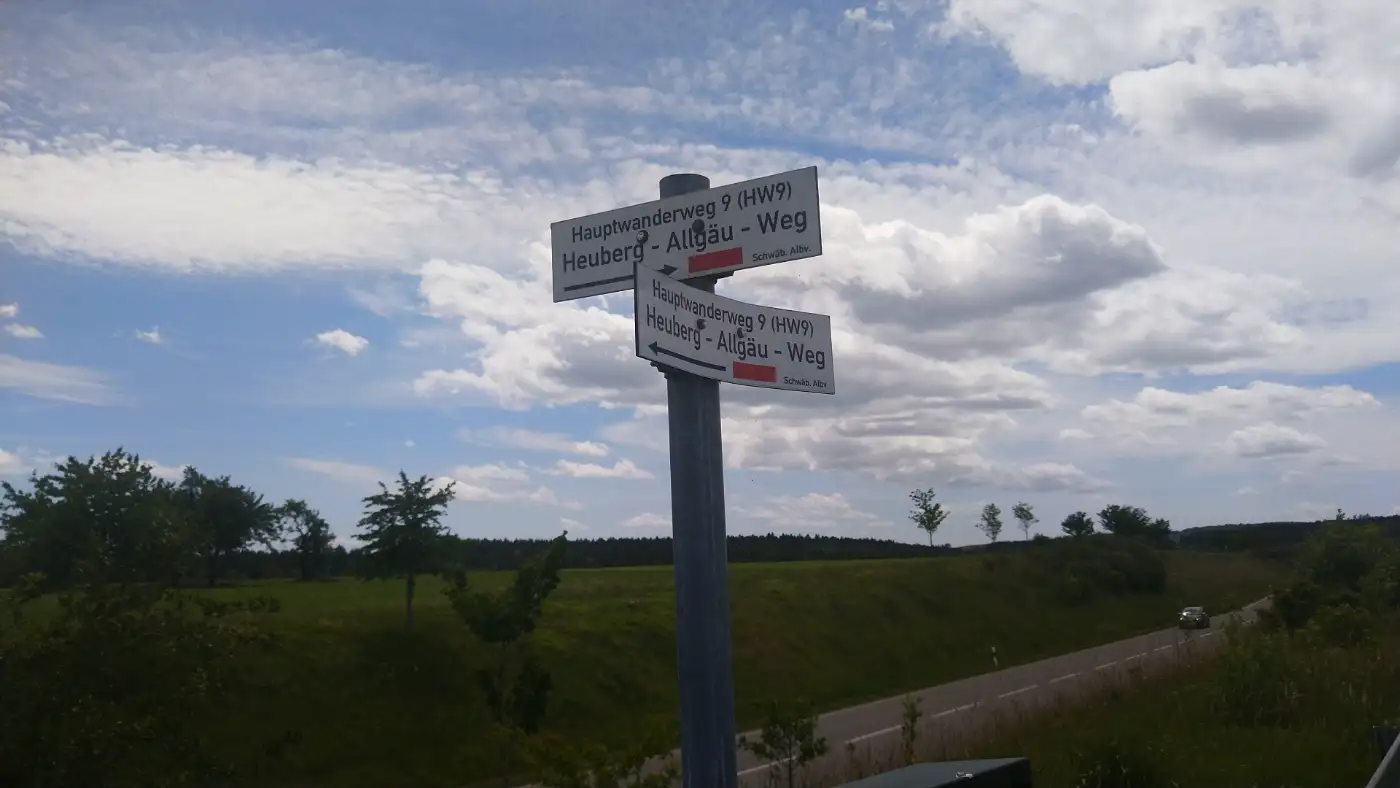Bildtitel: Heuberg-AllgÀu-Weg v. Spaichingen nach Isny (Schwarzer Grat)