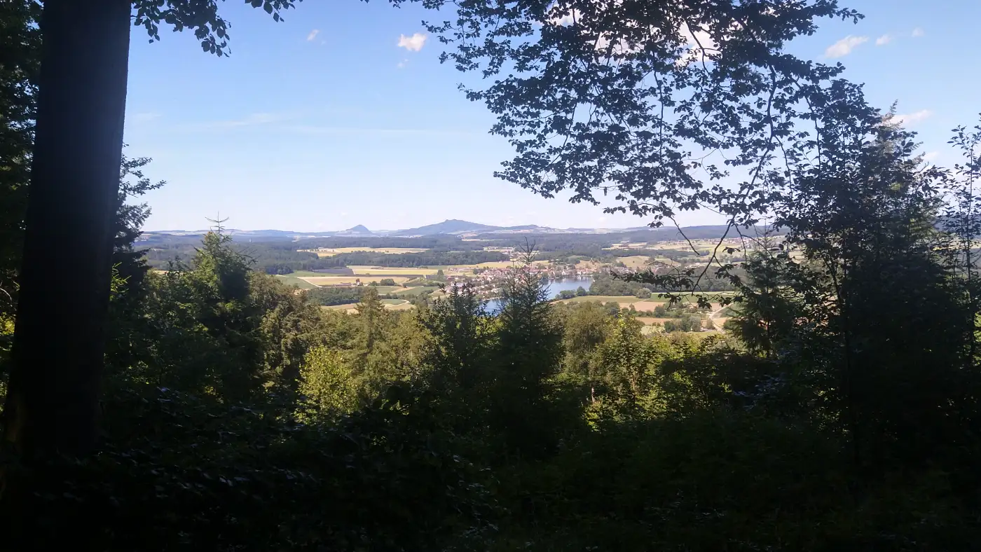 Bildtitel: Aussicht vom Kohlfirst auf die Hegauvulkane