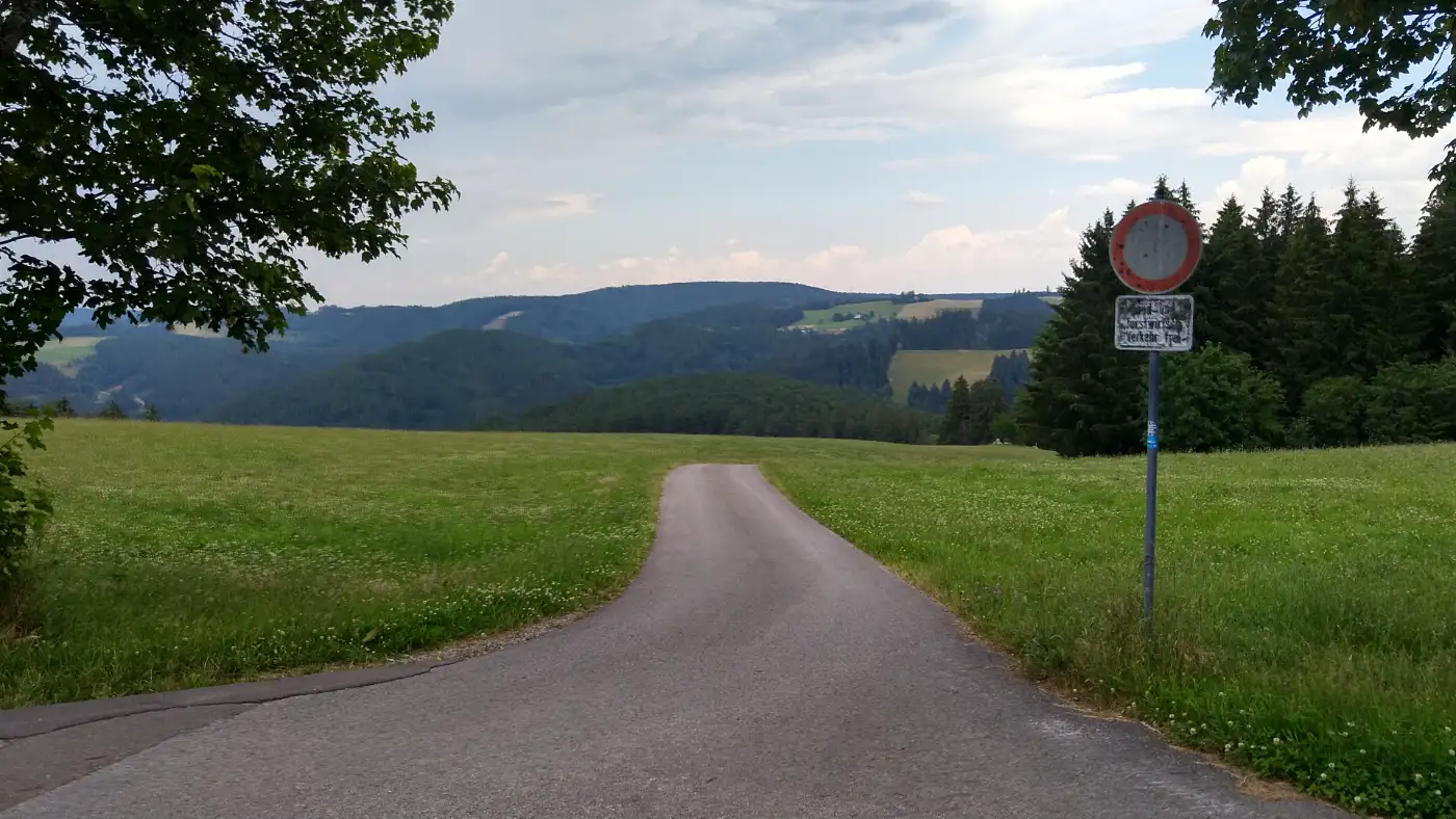 Bildtitel: Abstiegsweg ins Pappelntal