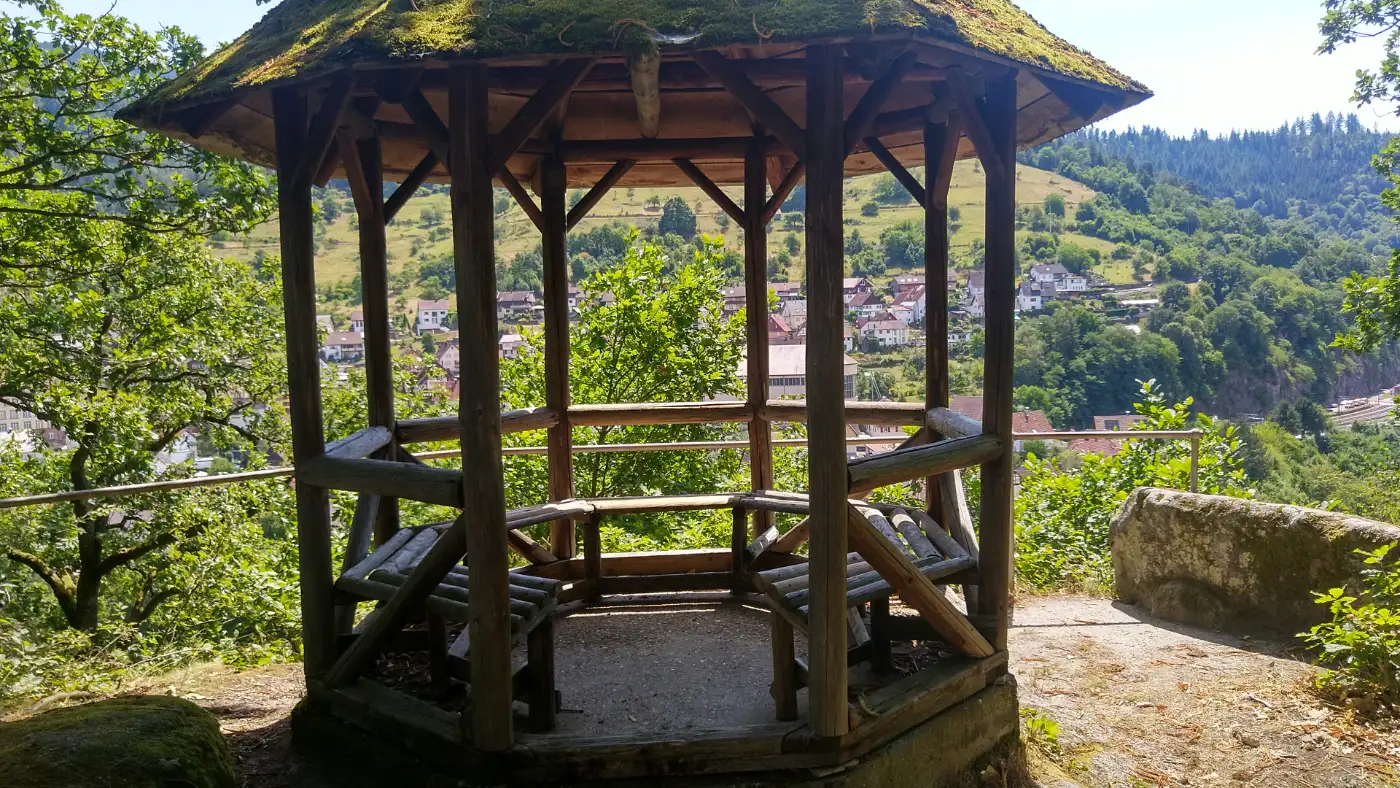 Bildtitel: Eulenfelsen-Pavillon in Forbach