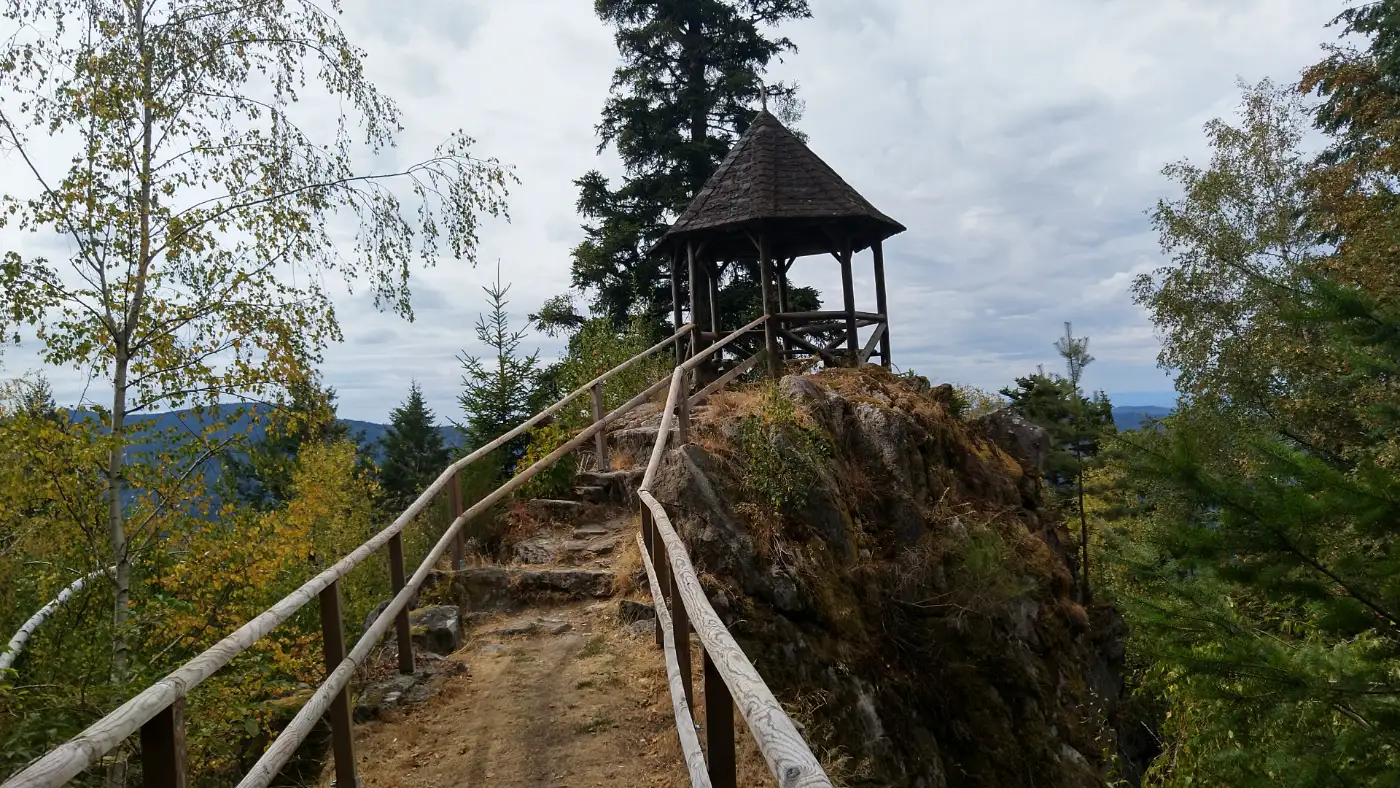 Bildtitel: Latschigfelsen mit Aussichtspavillon