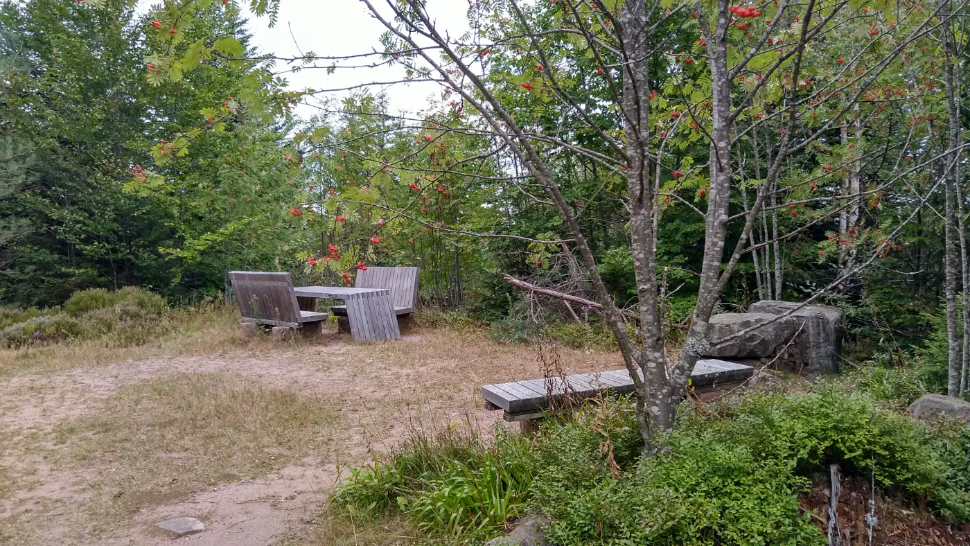 Bildtitel: Rastplatz am Brautstein