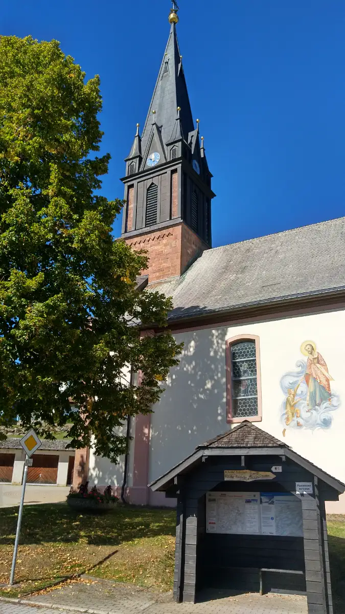 Bildtitel: Pfarrkirche St. Nikolaus im Bergdorf Waldau