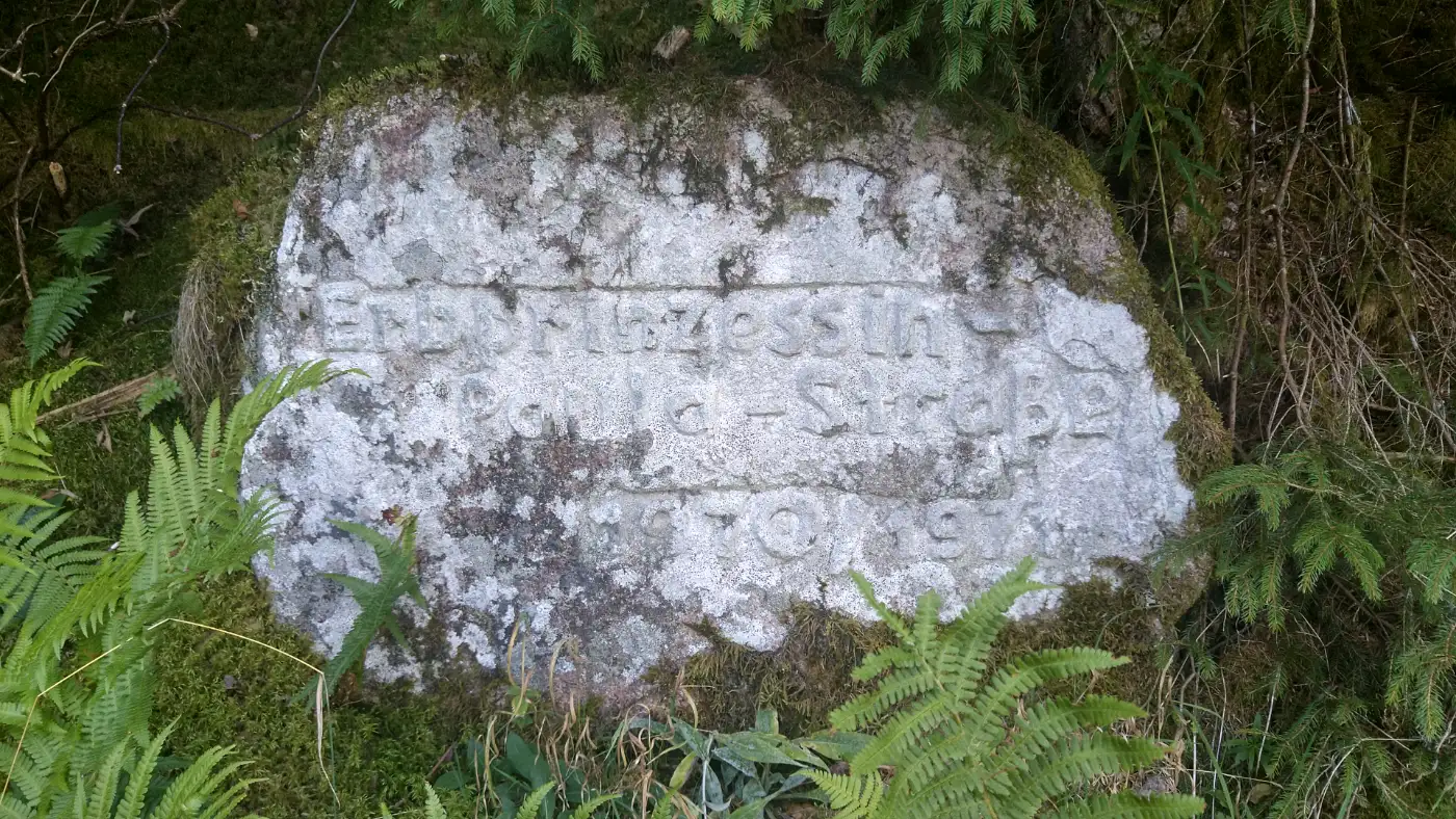 Bildtitel: Gedenkstein „Erbprinzessin Paula“ - Hammereisenbach Zindelstein