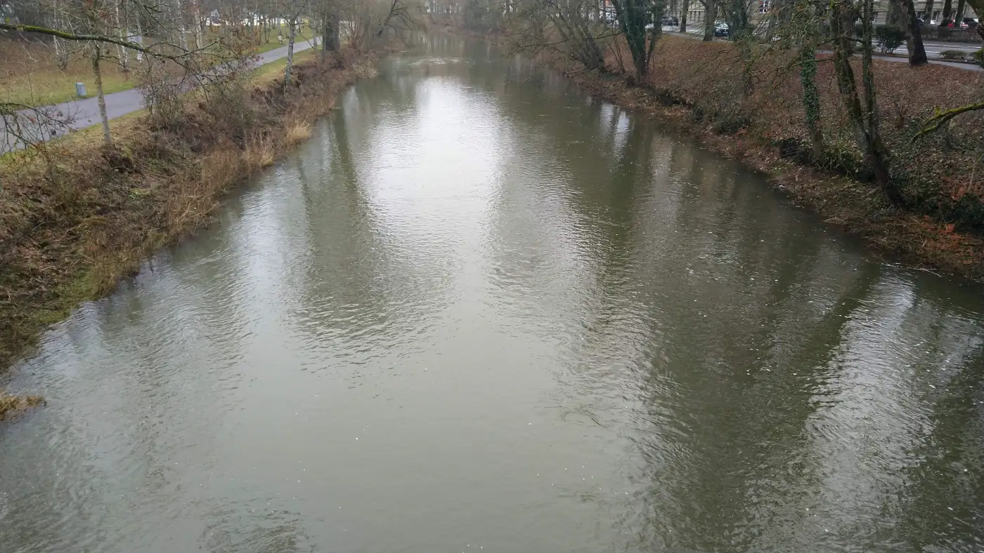 Bildtitel: die junge Donau bei Tuttlingen