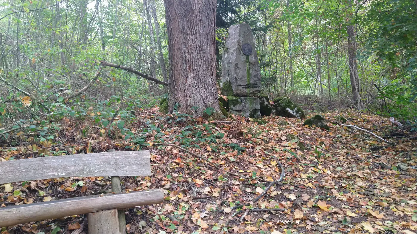 Bildtitel: Ruhbank am Schillerstein