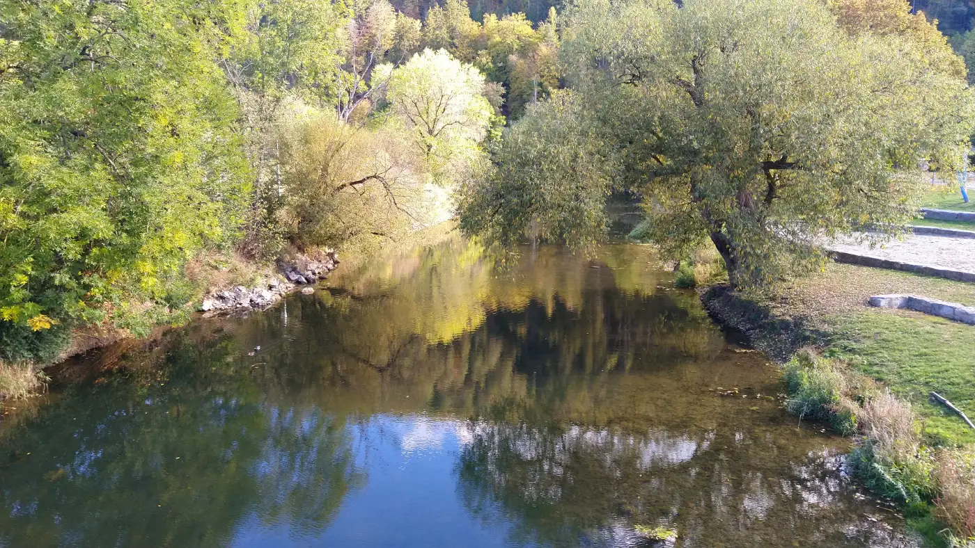Bildtitel: Aussicht auf die Donau vom Strahlensteg