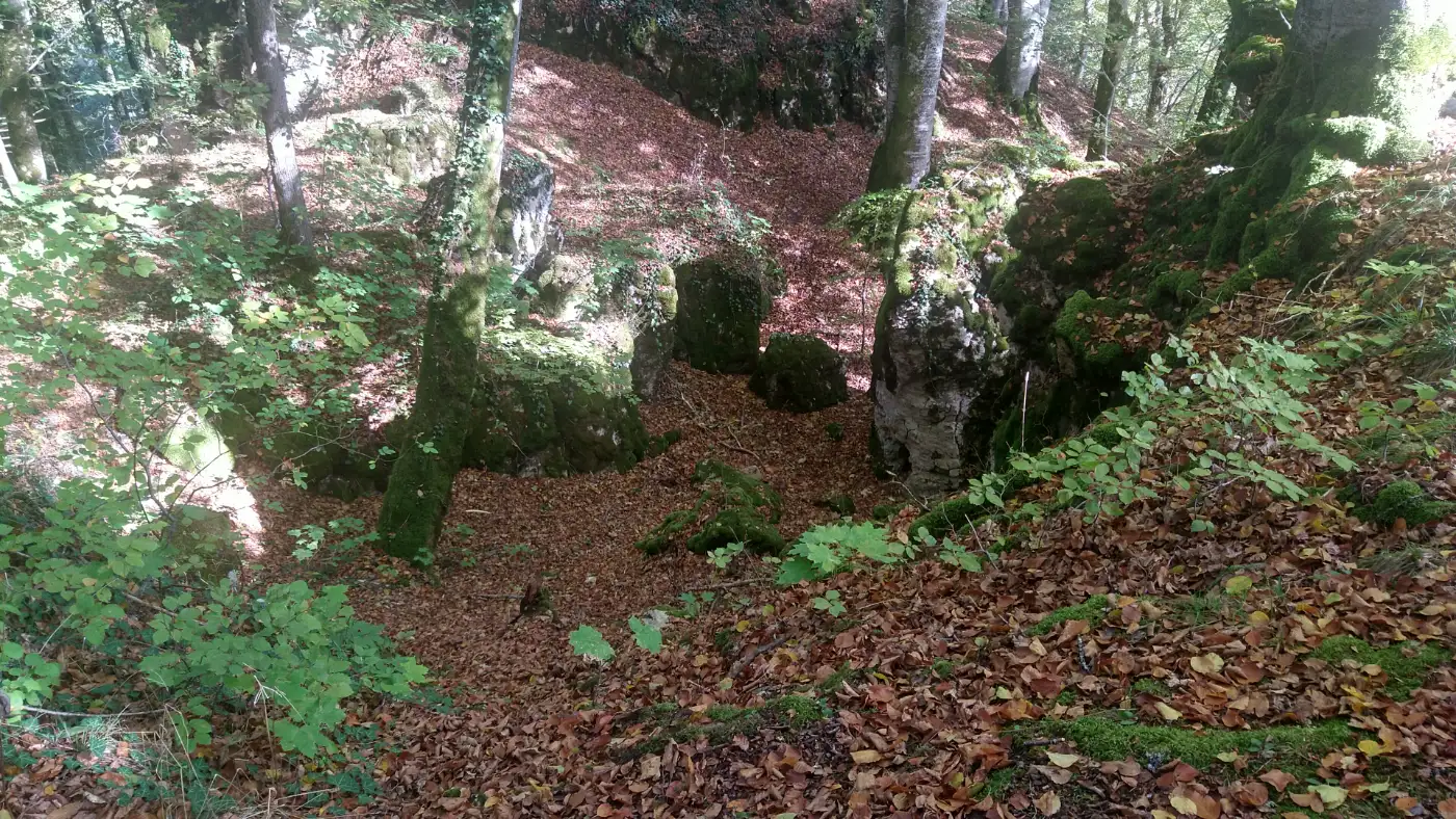 Bildtitel: Burgruine Wallenburg am Albtrauf des Ursentals bei Dürbheim
